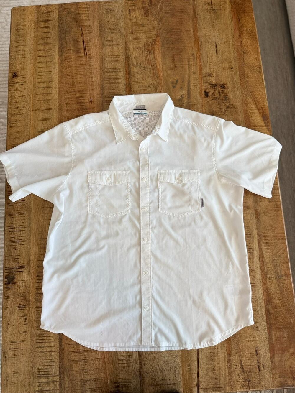 Columbia Men's XL White Short Sleeve Button Up Shirt Vented Mesh Regular Fit